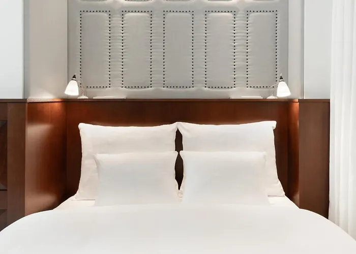 Hotel Ruby Louise Frankfurt By Ihg 4*